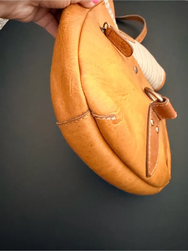 Frye leather saddle bag, crossbody bag, tan 10"x9.5" - Image 11