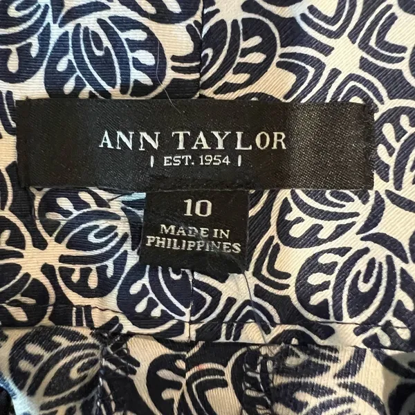 Ann Taylor Trousers silky palazzo Pant Navy Geometric Flowy size 10 - Image 4