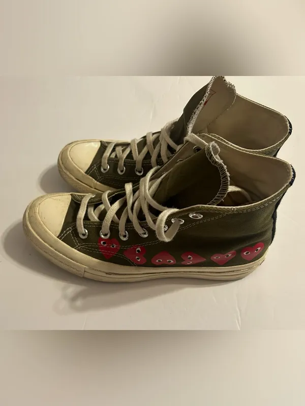 Chuck Taylor Converse  High-Top Sneakers with red Hearts - Image 5