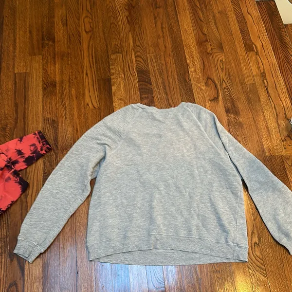 Wild fox medium pour favor grey sweatshirt medium crew neck - Image 8