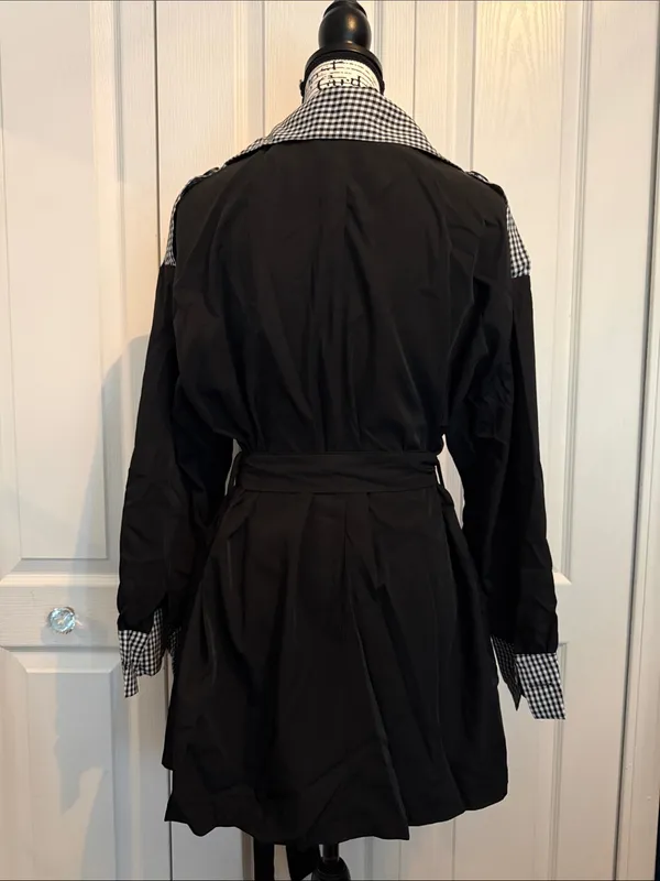 BloomChic Black Trench Coat with Black & White Gingham Lining Size 10 - Image 4