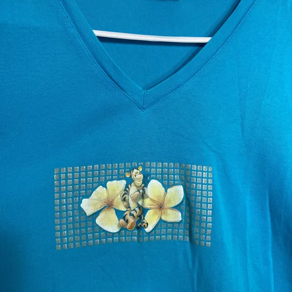 Disney‎ women’s medium blue decal v-neck shirt sleeve casual relaxed tshirt XL - Image 2