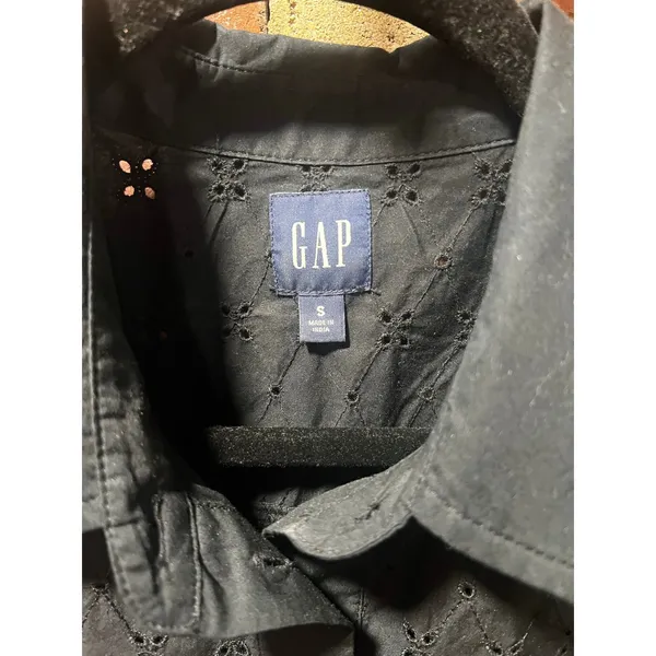 Gap Black Floral Eyelet Boyfriend Button-Down Shirt S - Image 4