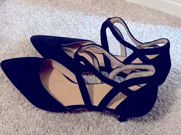 Shein faux suede kitten heels black size 7 - Image 4