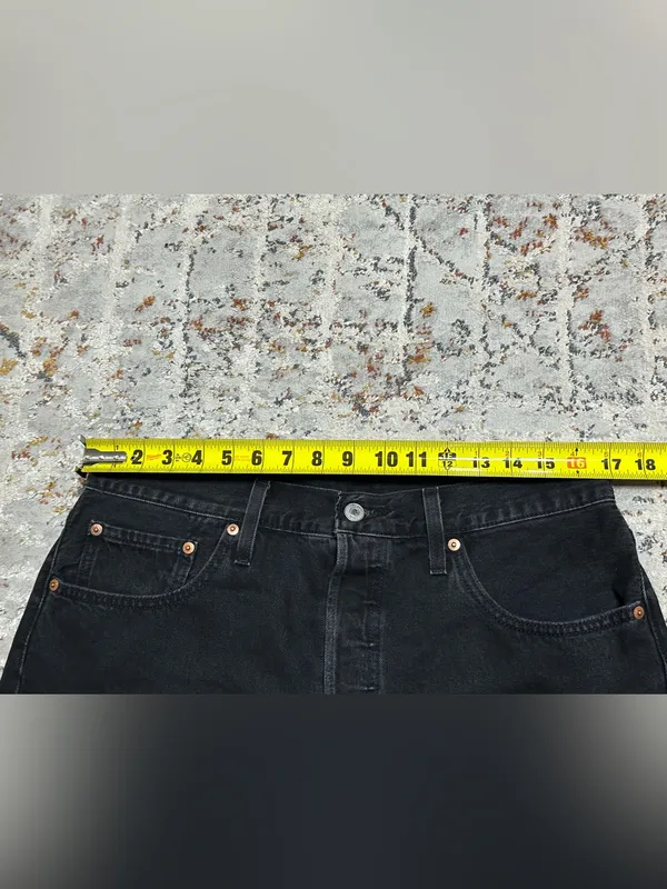 LEVI’S 501 Jean shorts size 32 black - Image 6