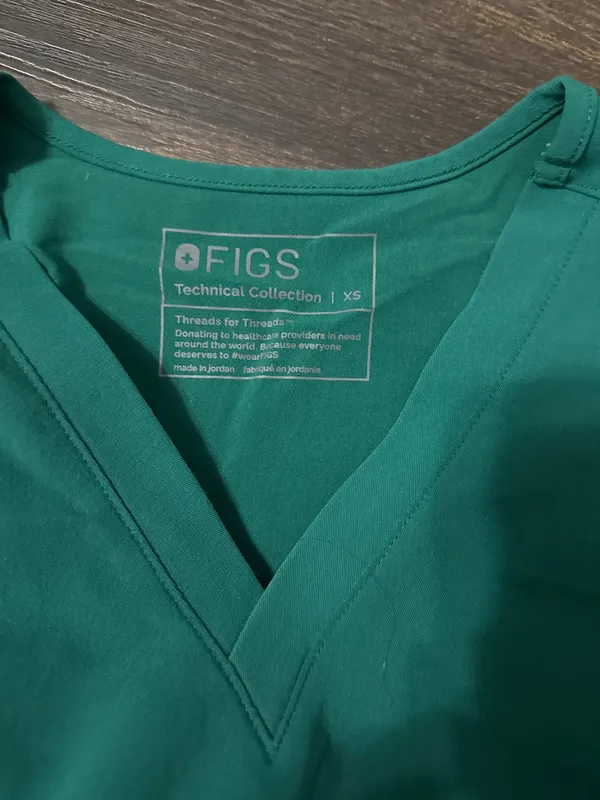 FIGS Scrub Top Women’s One-Pocket - Image 3