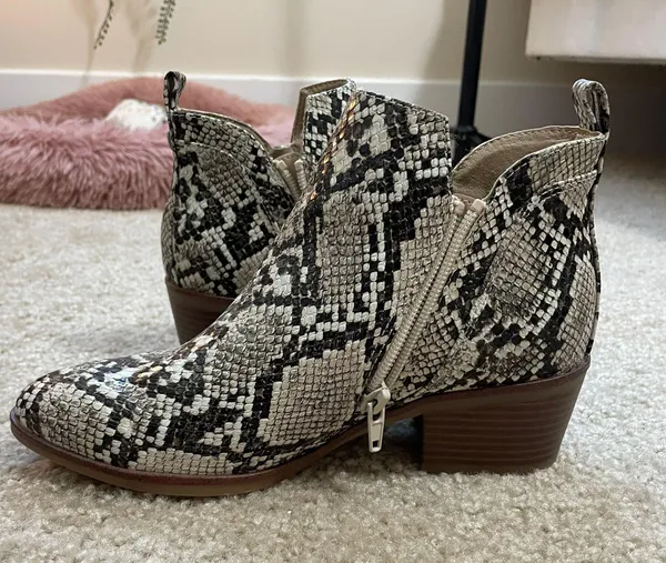 snakeskin ankle boots Size 6 - Image 3