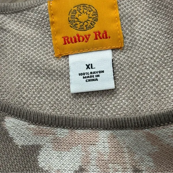 Ruby Rd Women's XL Sweater Floral Knit Pullover Tan Pink Crew Neck EUC - Image 7
