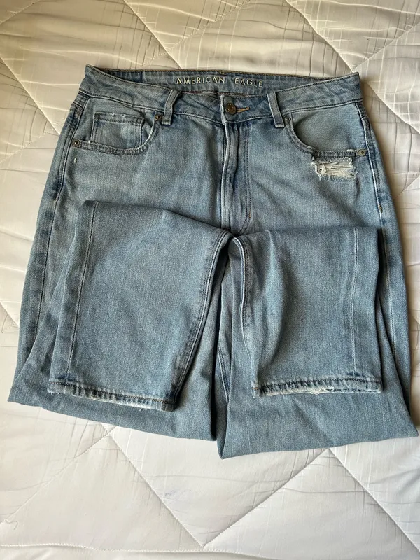 American Eagle Mom jeans size 8 - Image 3