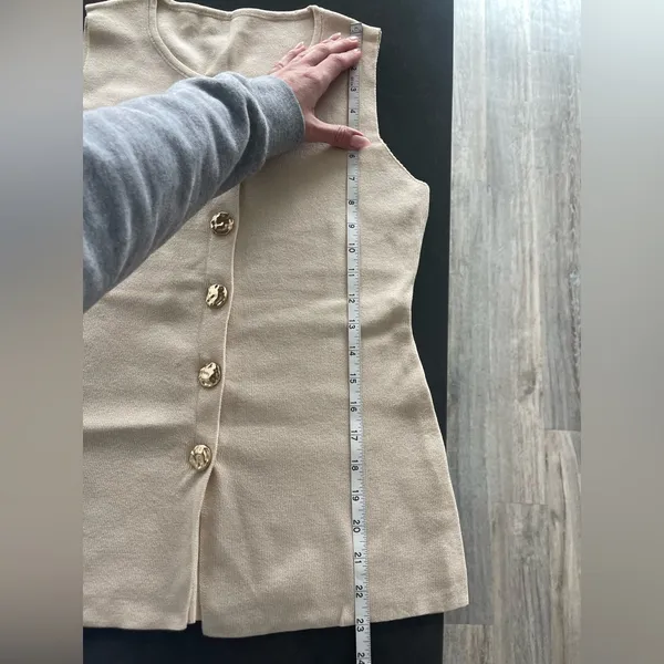 Nwot Knitted Buttoned Vest In Cream Color S - Image 14