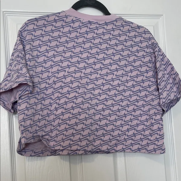 Nike Lavender Wave-Print Cropped Tee - Image 2