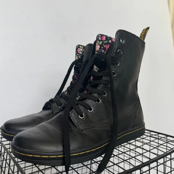 Dr. Martens Stratford Black Leather Floral Fold Down Boots Women’s 8 EU 39 - Image 10
