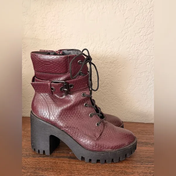 Madden Girl Women's Coco Fashion Boot size 7.5 burgundy - Image 12