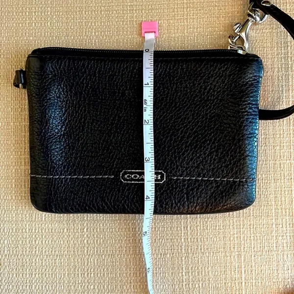 COACH Leather Wristlet.  Black 🖤 - Image 6