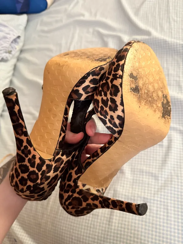 Y2K style Betsey Johnson satin leopard pumps size 10 - Image 3
