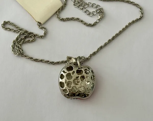 Gorgeous VCLM Rhinestone & Enamel Apple Pendant Necklace W A Silver Tone Chain - Image 4