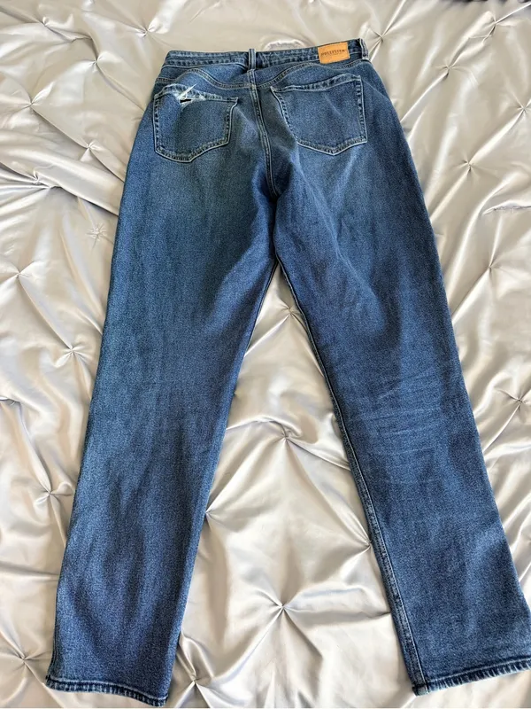 Hollister Women's Medium Blue Skinny Jeans - Image 3
