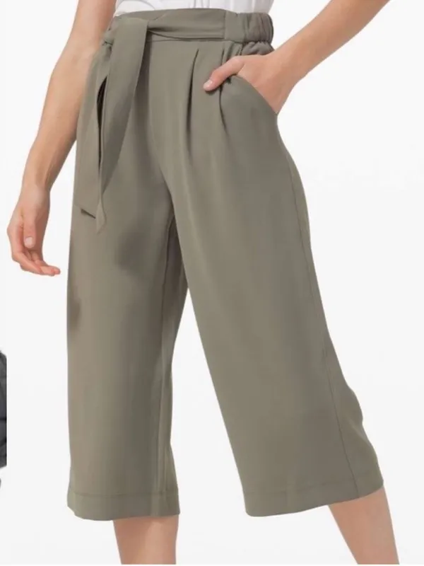 EUC Lululemon Noir Crop Pants Sage Grey Size 6 - Image 3