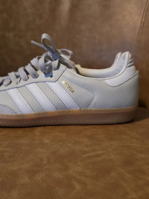 adidas women Light Gray Sneakers with Gum Sole - Image 9