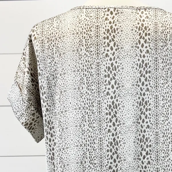 Entro Womens M Satiny Short Sleeve‎ Animal Print Top Shirt Taupe Cream Boho - Image 9