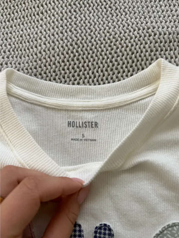 Hollister NYC Baby Tee - Image 4