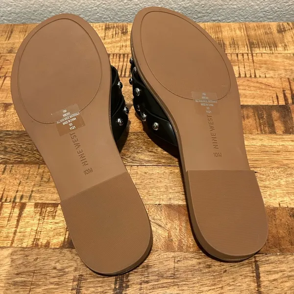 Nine West Black slip on flat sandals strap Silver Cute studded New Size 10 M - Image 2