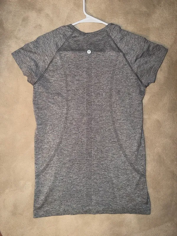 Lululemon Swiftly Tech Short Sleeve Shirt 2.0 Hip Length 8 - Image 4
