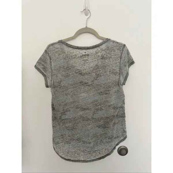 American Eagle Favorite Tee Gray V-Neck – Medium - Image 2