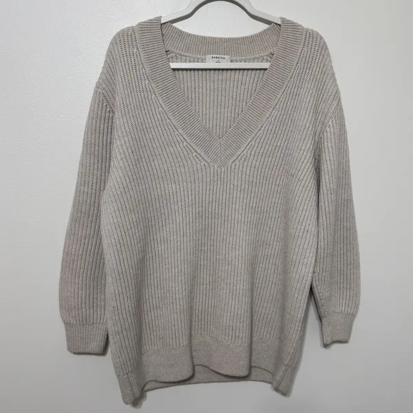 Aritzia Babaton Roger Sweater Size Small Merino Wool Gray Beige V Neck Luxury - Image 3