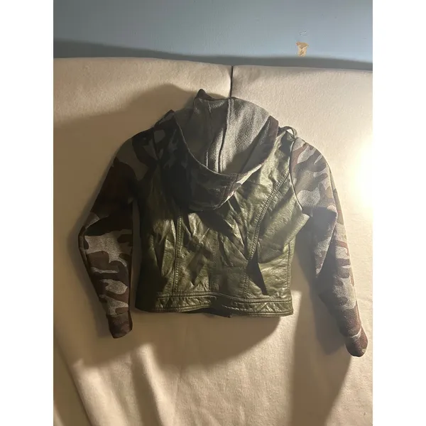 Joujou Womens Moto Jacket Olive Green Faux Leather Camo Sleeves Hooded Medium - Image 2