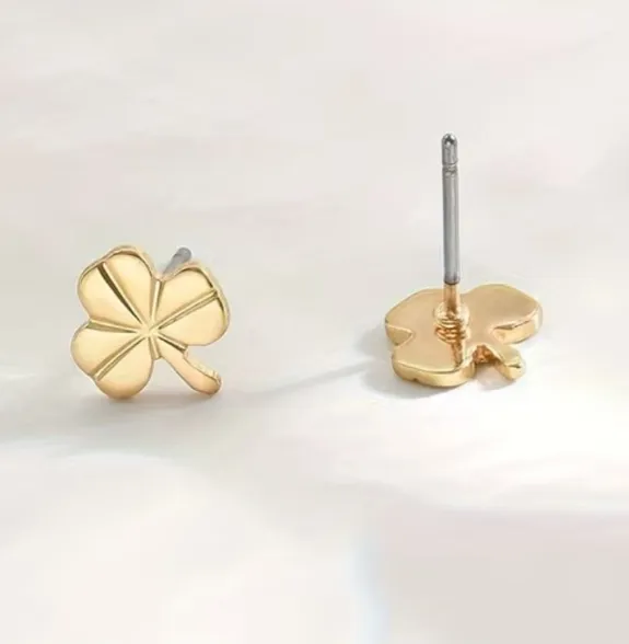 Boutique Elegant and Sexy Clover Leaf Stud Earrings - Image 3