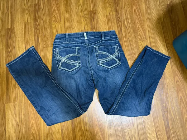 Ariat Women's R.E.A.L. Mid Rise Stretch Ivy Boot Cut Jeans Size 33R. - Image 4