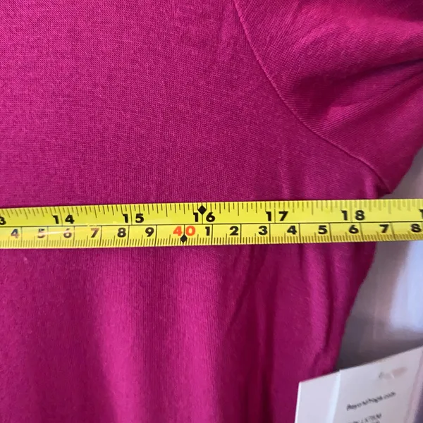 NWT Beyond Yoga Hot Pink Long Sleeve V-neck Loungewear Shirt Women's size Medium - Image 8