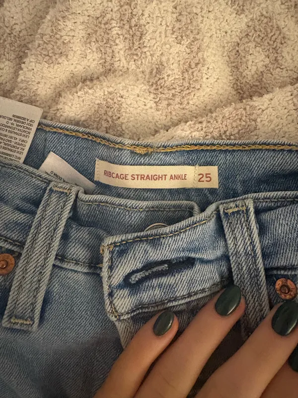 Levi’s Ribcage Straight Ankle Jeans - Image 2