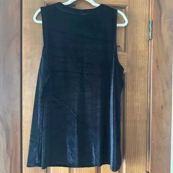 Torrid V Neck Keyhole Tank Top Women’s Size 2 Black Velvet Office Dressy Elegant - Image 4