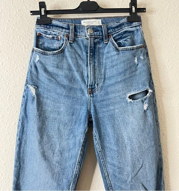 Abercrombie & Fitch The Ankle Straight Ultra High Rise Distressed Jeans Size 26 - Image 3