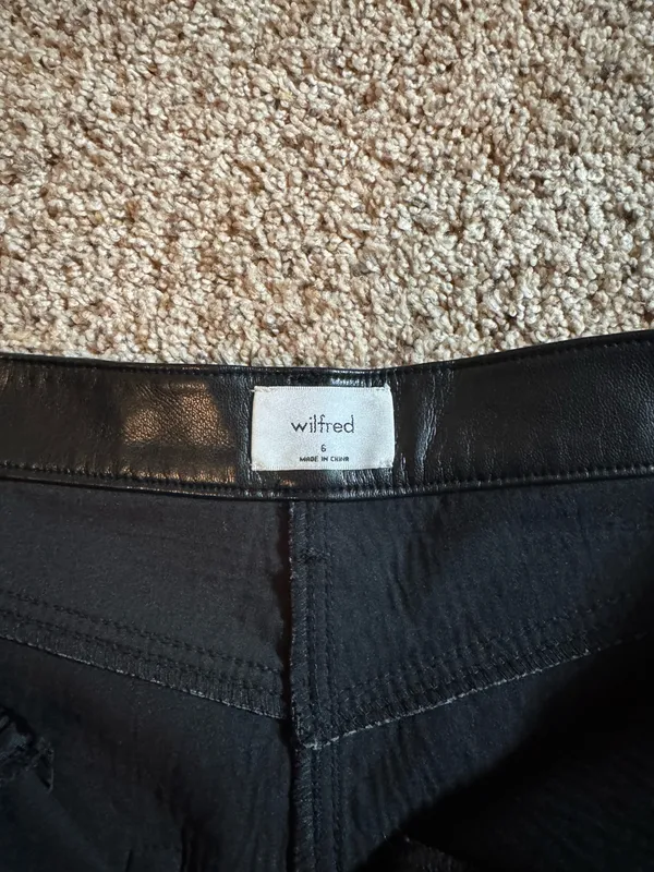 Aritzia Wilfred Leather Shorts - Image 3
