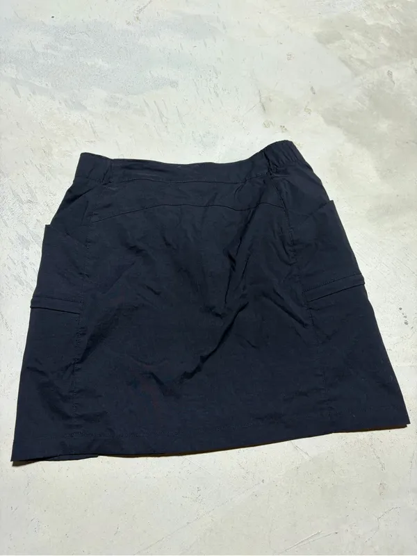 Duluth trading co Women's Black Active Skort with Side Zip Pockets small - Image 6