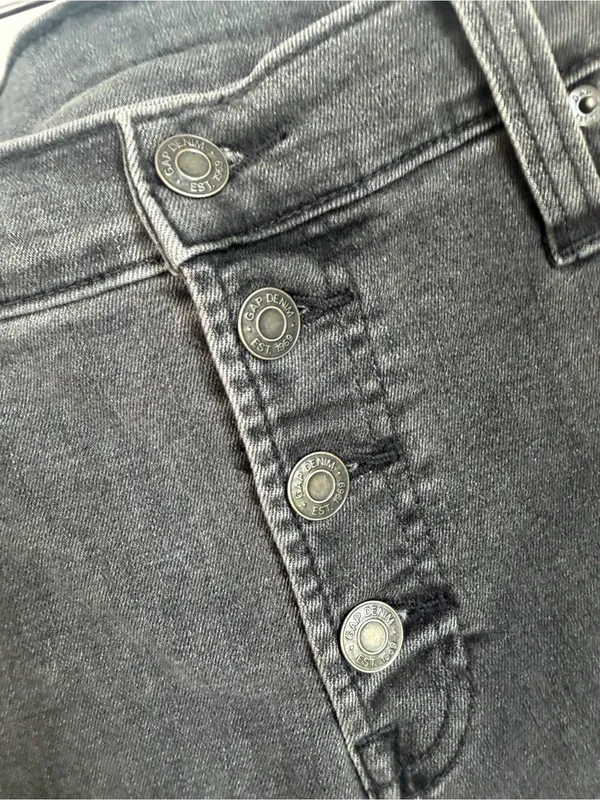 GAP Women's Black Washed Skinny Jeans with Button-Fly - Image 3
