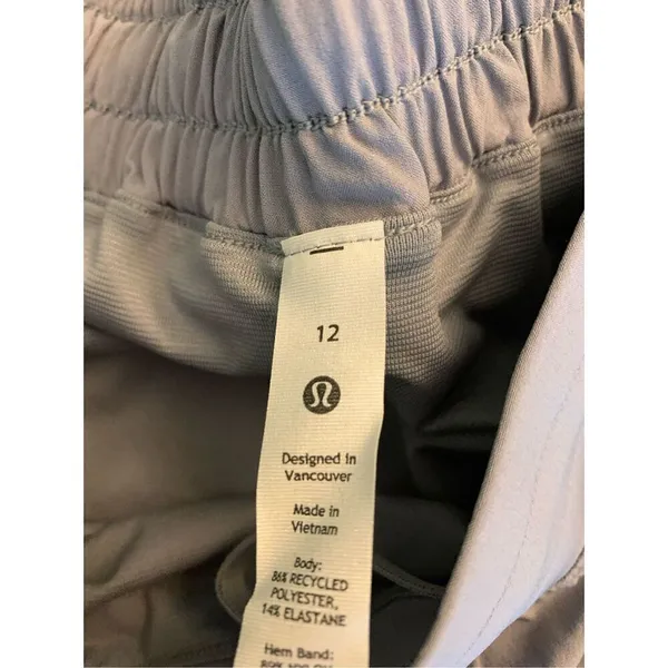Lululemon Hotty Hot Short II *2.5" W7AUSR gray women's size 12 NEW WITH TAGS - Image 5