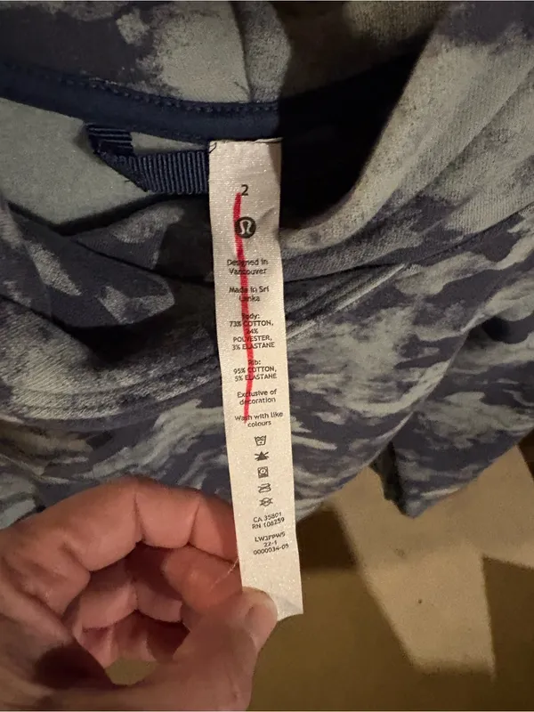 Lululemon Loungeful cropped hoodie heritage camo WP Blue size 2 - Image 4