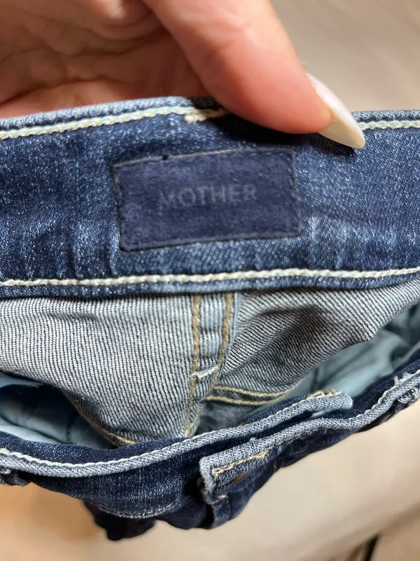Mother dark wash straight leg jeans size 24 - Image 4