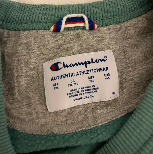 Champion crewneck - Image 2