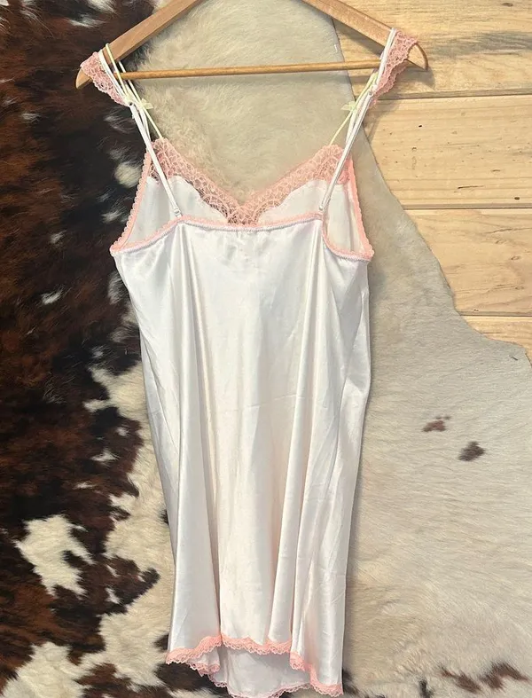 Victoria's Secret White Chemise with Pink Lace - Image 9
