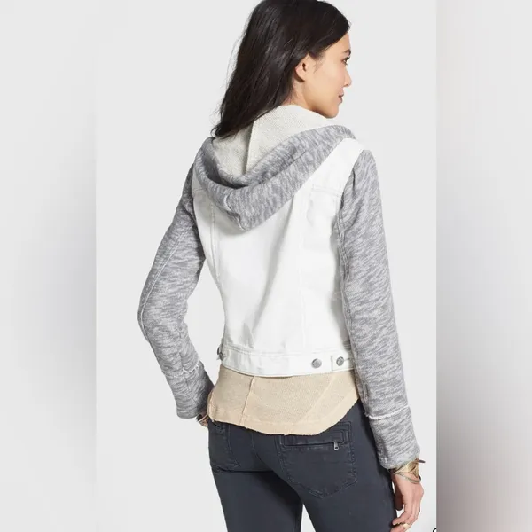 Free‎ People Knit Sleeve & Knit Hood Distressed White Denim Jean Jacket Size XS - Image 5