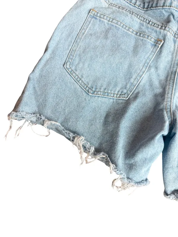 Edikted Light Wash Denim Shorts High-Waisted Distressed Raw Hem Size Small Women - Image 9