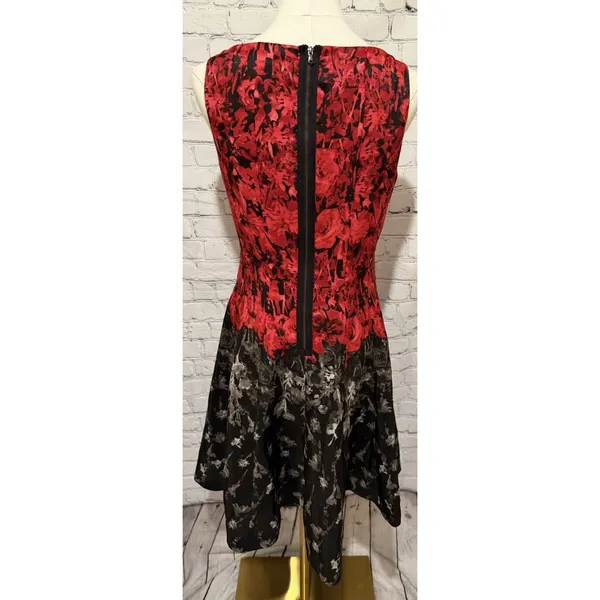 Gabby Skye red & black floral fit & flare Sleeveless dress knee length Size 6 - Image 5