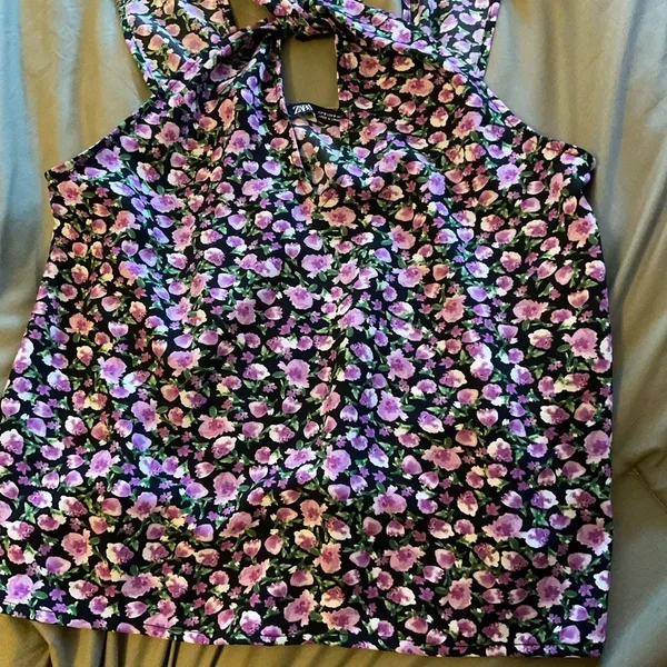 ZARA Floral Print Twist Halter Top Black Pink Cutout Back size small - Image 5
