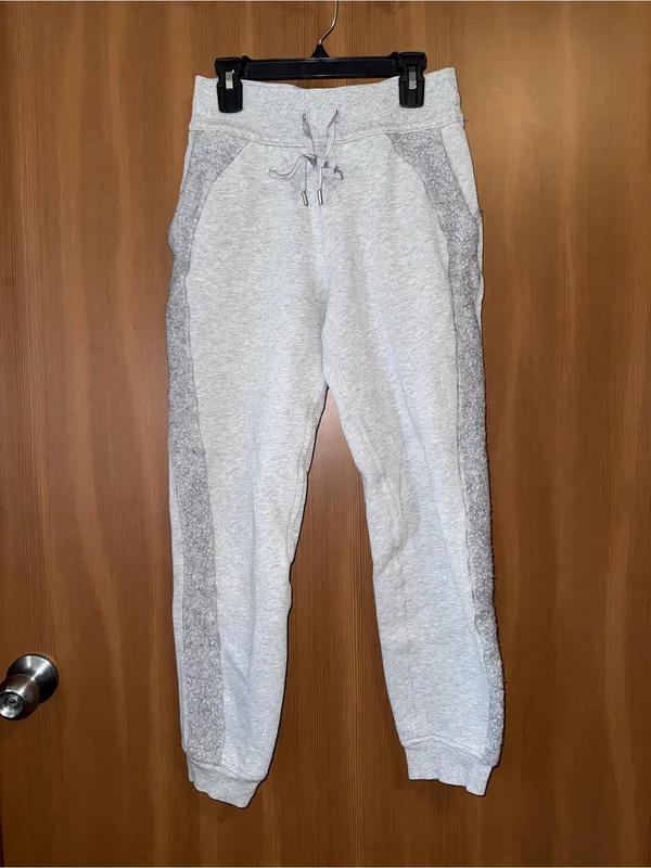 Lululemon scuba Sherpa Light Gray Joggers Pant Sz: 4 - Image 5