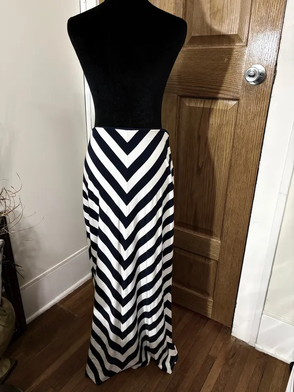 LOFT M Navy White Maxi Skirt Chevron Stripe Rayon - Image 2